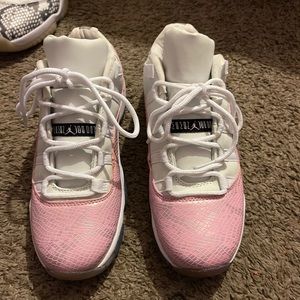 Air Jordan Snakeskin 11 Low Pink